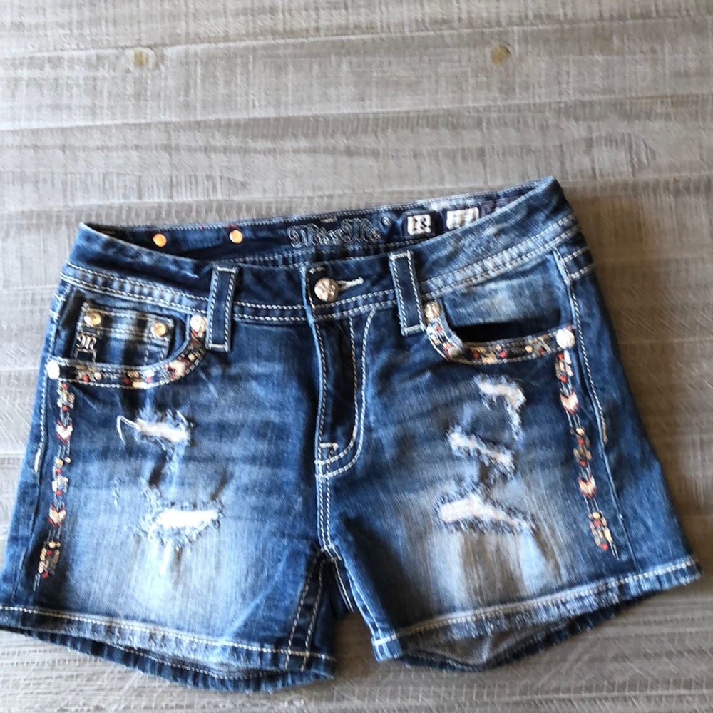 Miss Me mid rise curvy shorts size 28